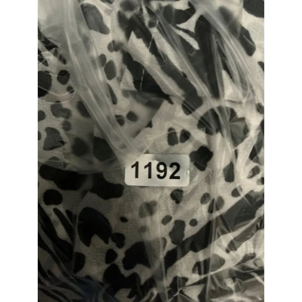 Jaclyn Smith Collection Wrap Scarf Womens OS Black White Excellent Animal Print